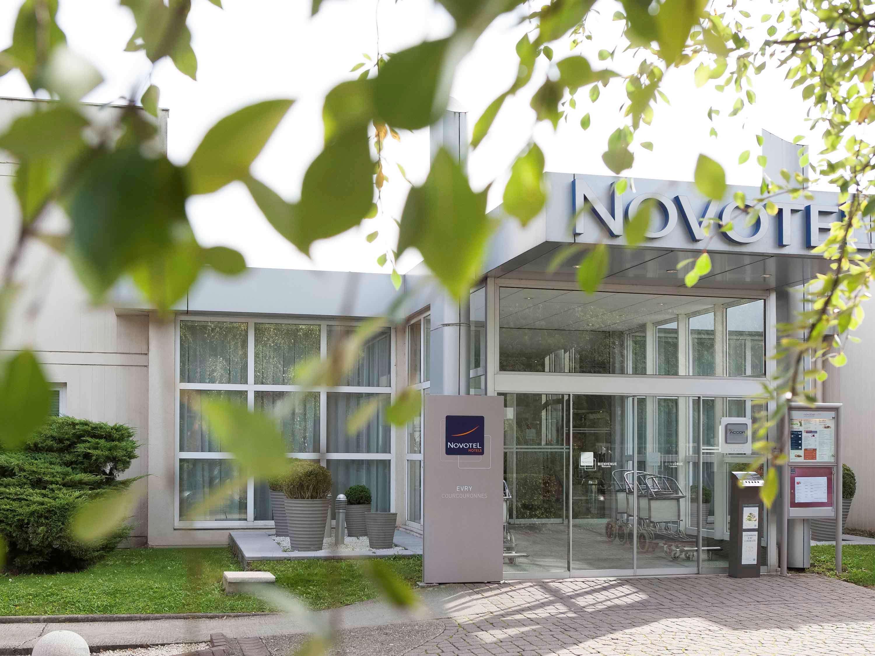 Novotel Evry Courcouronnes Esterno foto